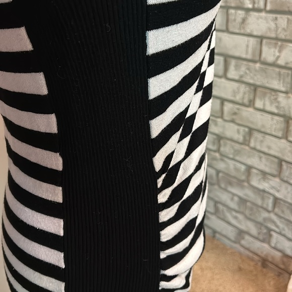 Sweater - Picture 4 of 8